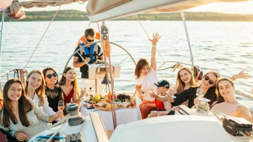 Jantar e diversão em Barco