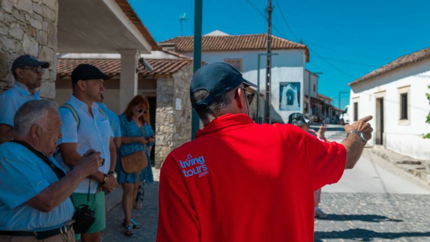 Guia da Living Tours em Fatima com turistas