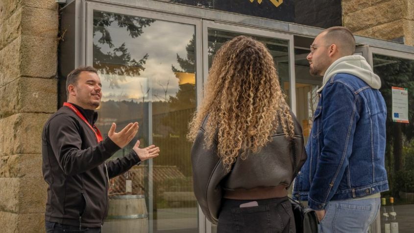 Turistas com guia do Living Private Tours