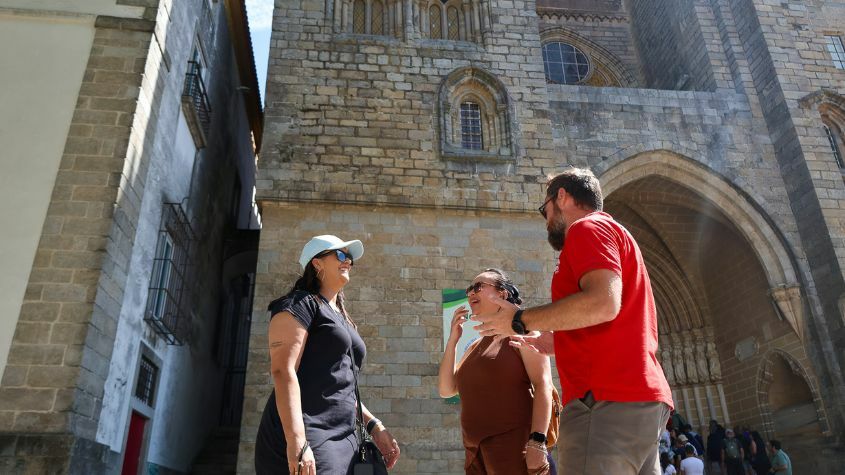 Tourists with a Living Tours guide in front of Évora Cathedral