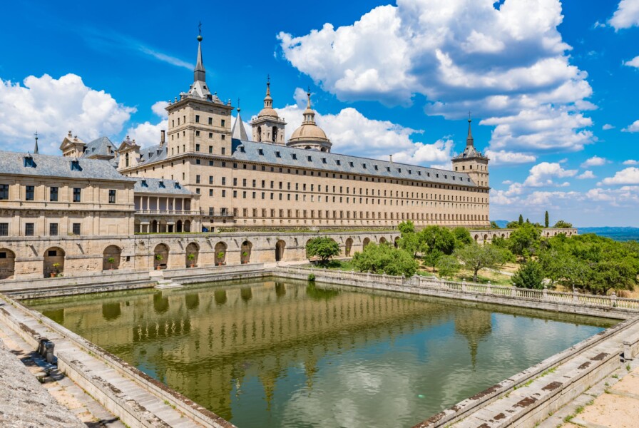Excursión privada de medio día al Monasterio de El Escorial y al Valle de los Caídos