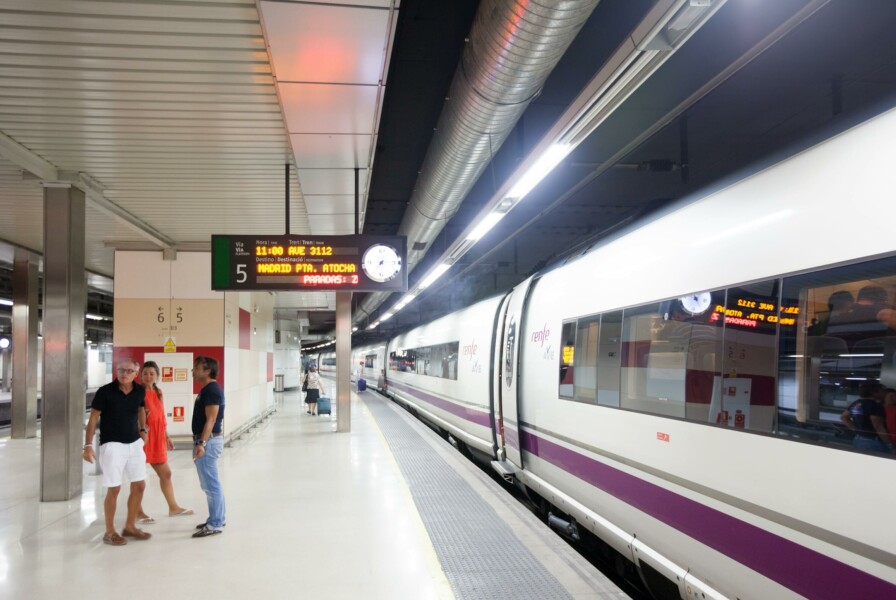 Traslado Privado da Estação de Trem de Barcelona para Alojamento ou Vice-versa