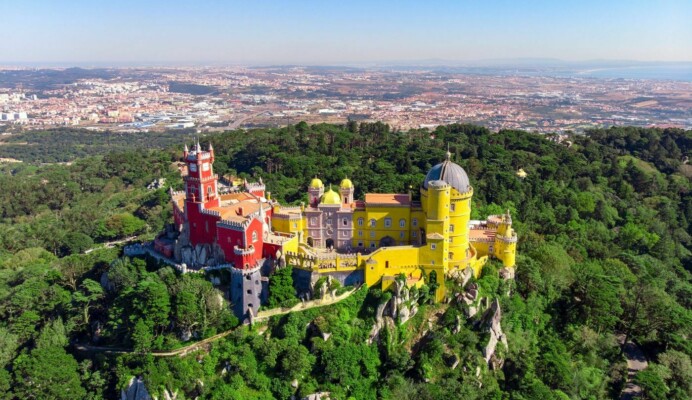 Vista panorâmica do Palácio da Pena em Sintra - Living Private Tours