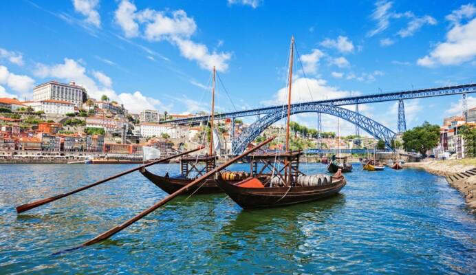 Dois Barcos Rabelos no Rio Douro - Living Private Tours