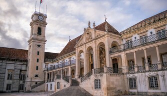 Patio de la Universidad de Coimbra - Living Private Tours