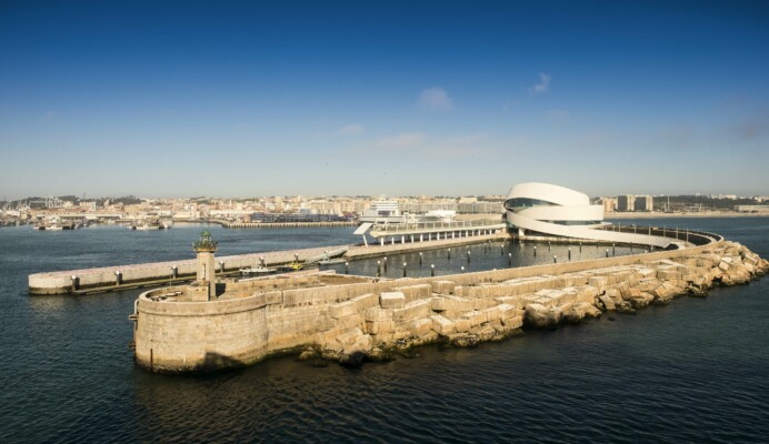 Private Transfer from/to Accommodation in Porto to Leixões Cruise Terminal - Living Private Tours
