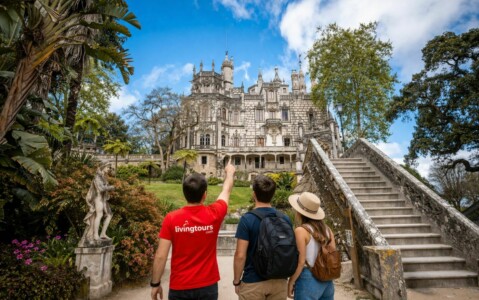 Guía de Living Tours con turistas en la Quinta da Regaleira